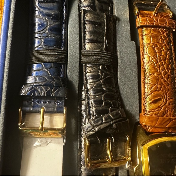 Invicta Gold and Black Watch with Interchangeable Straps - Picture 3 of 9